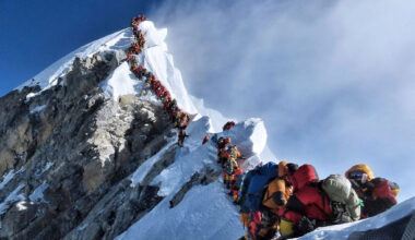 hiking mount everest
