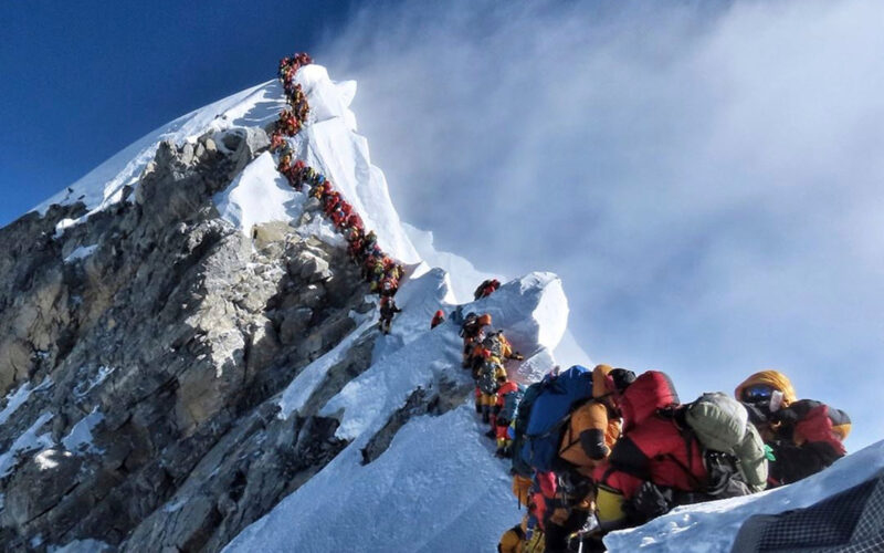 hiking mount everest
