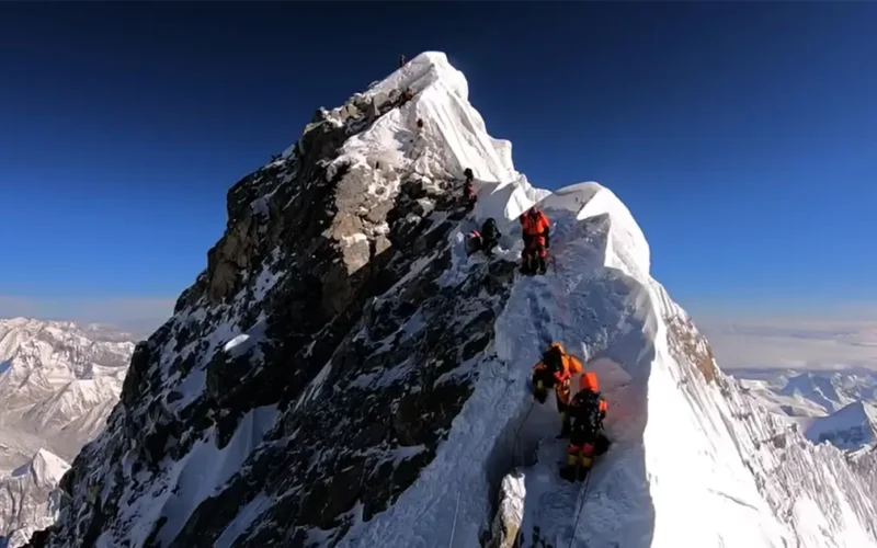 how long to climb everest