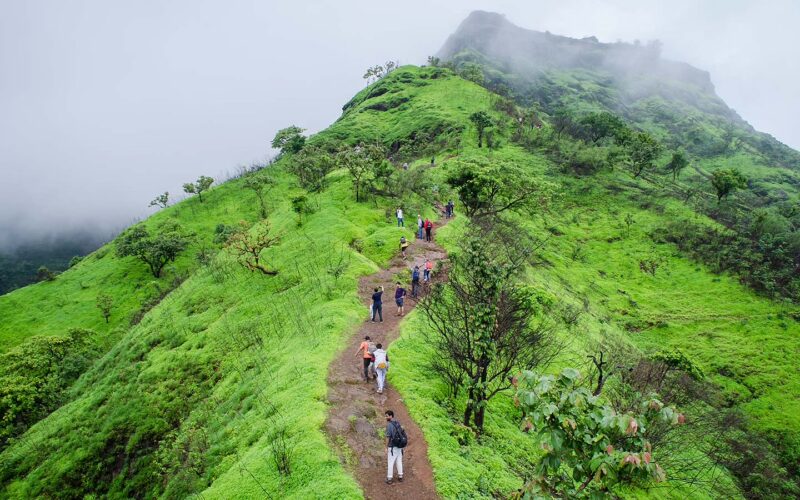 what to wear for trekking in monsoon